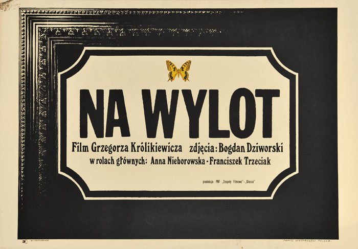 Plakat do polskiego filmu "Na Wylot". Centralnym elementem plakatu jest duży, prostokątny panel z napisem "Na Wylot" napisany dużymi, czarnymi literami na białym tle. Nad tytułem znajduje się mały, żółty motyl, który dodaje subtelny kolorowy akcent do plakatu.